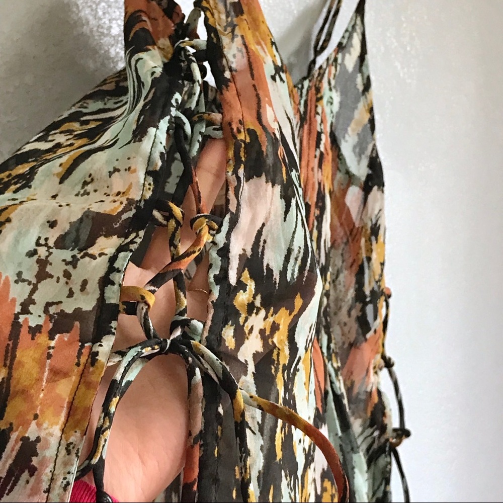 Beautiful sheer RVCA top - Picture 3 of 4